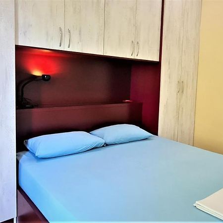 2V1 - Blloku Mac Apartment Tirana Exterior photo