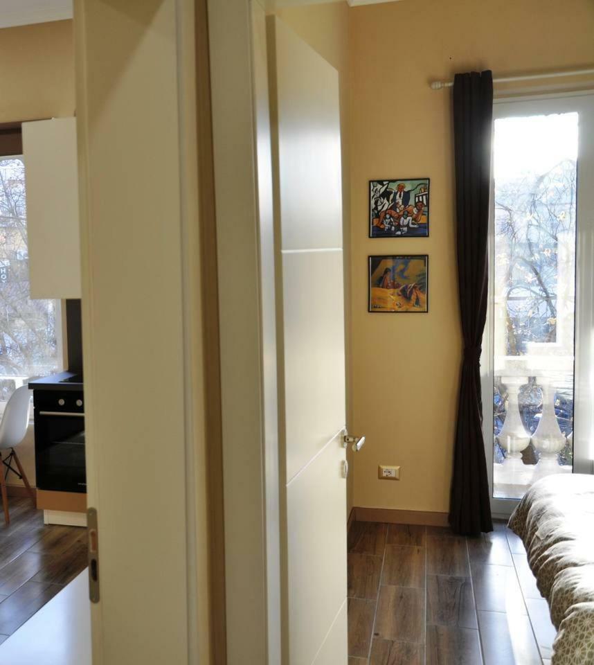 2V1 - Blloku Mac Apartment Tirana Exterior photo